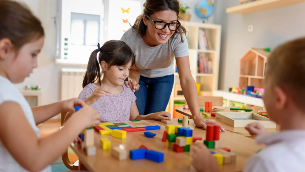 Supportive strategies for autistic children including visual schedules and sensory-friendly environments