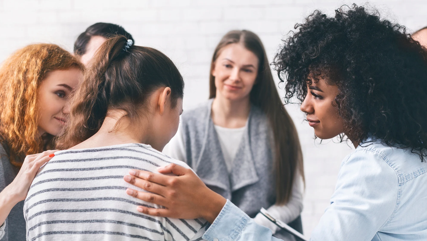 Diverse group participating in schizophrenia mental health therapy session with medical professionals